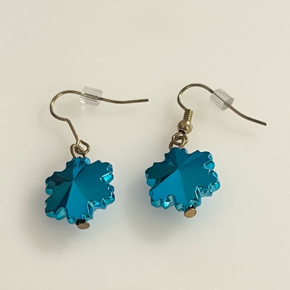 Lot 3 Vintage Christmas Earrings Snowflakes Gold Tone Silver Tone Blue Beaded - Picture 8 of 16